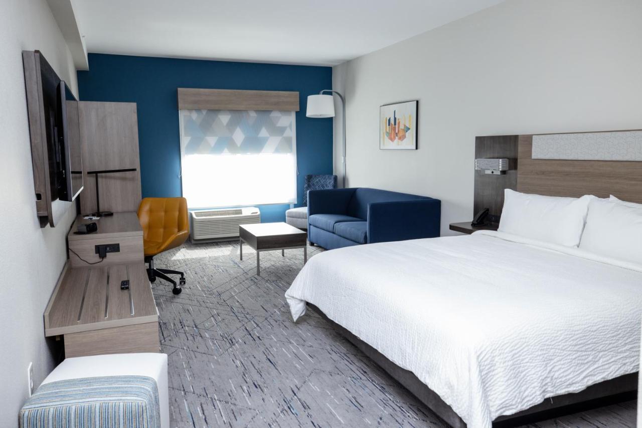 Holiday Inn Express & Suites Tampa Stadium - Airport Area By Ihg Exterior photo