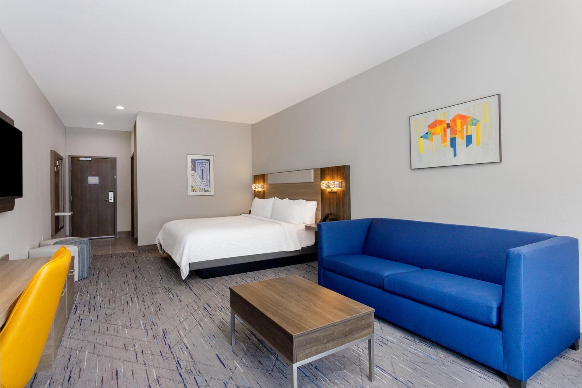 Holiday Inn Express & Suites Tampa Stadium - Airport Area By Ihg Exterior photo